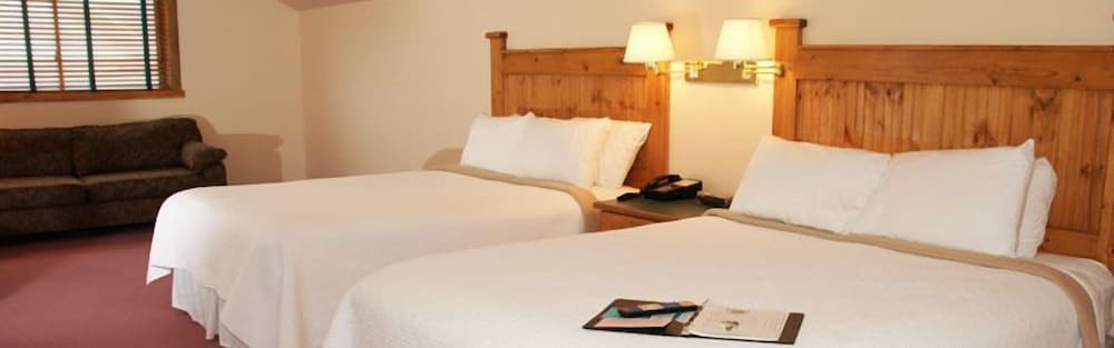 Double Room, 2 Queen Beds photo 2