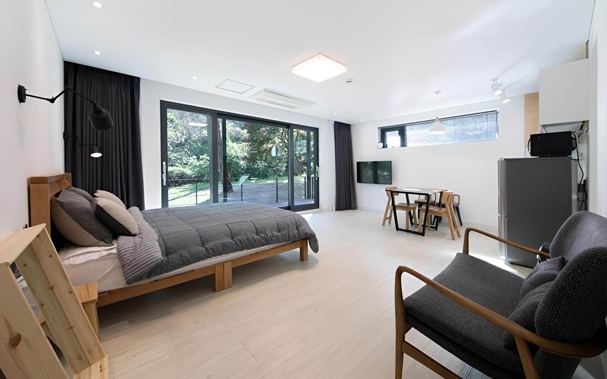 Room (101) photo 1