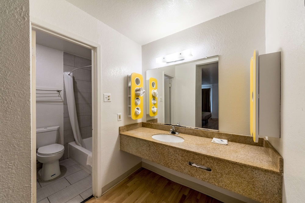 Deluxe Suite, 2 Double Beds, Non Smoking, Kitchenette - Photo 6