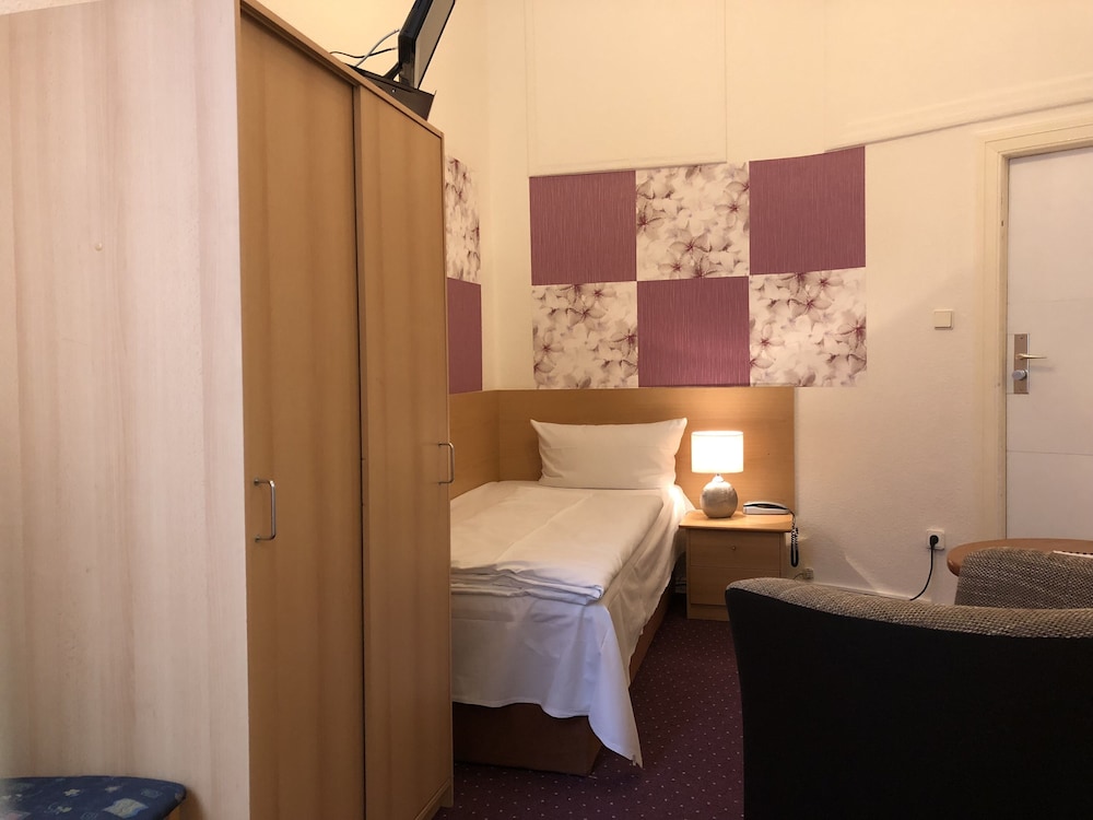 Single Room photo 2