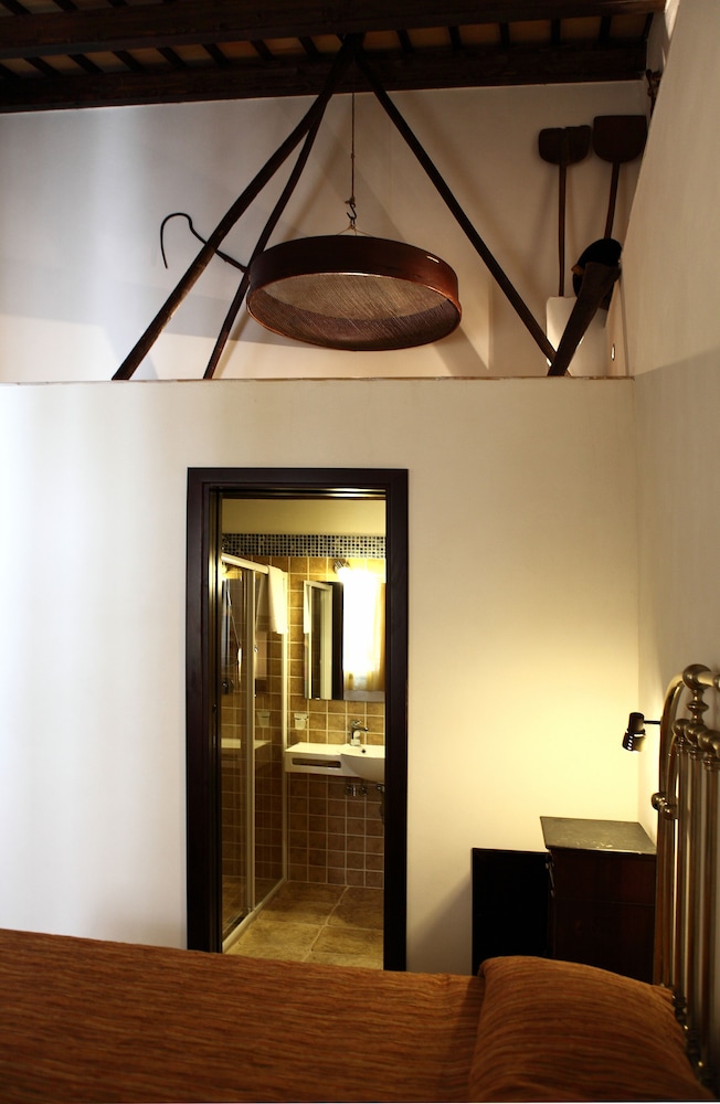 Deluxe Room, Ensuite photo 2