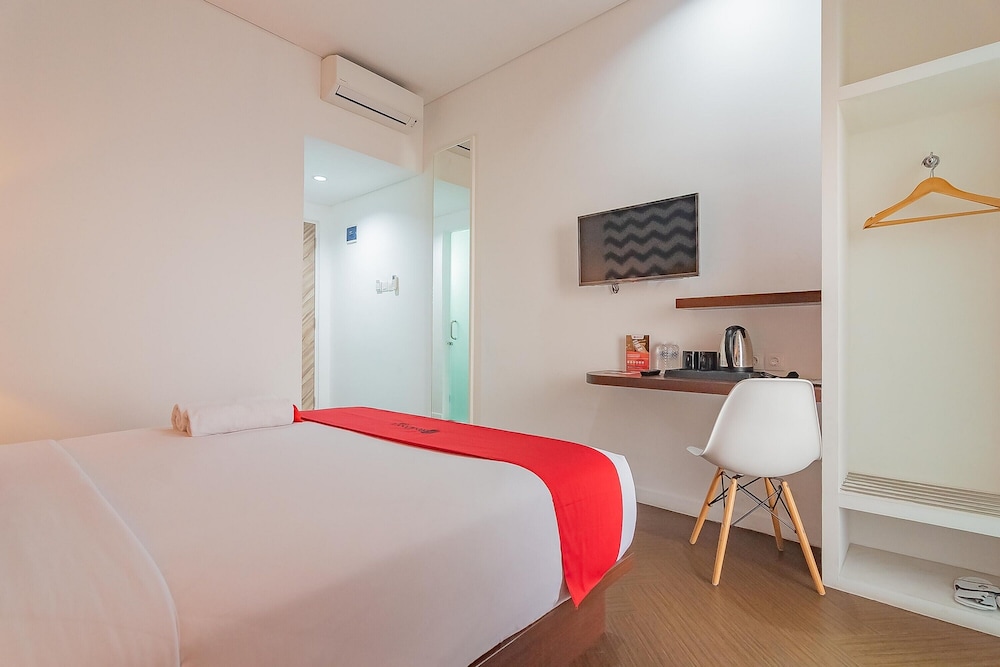 Suite (Reddoorz) - Photo 5