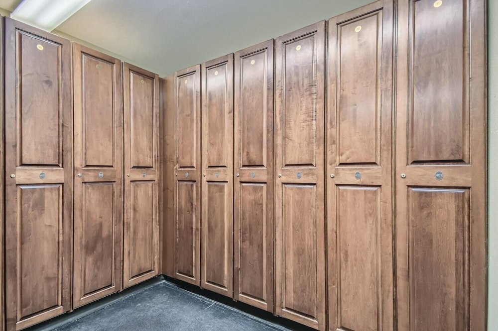 Condo, 2 Bedrooms photo 2
