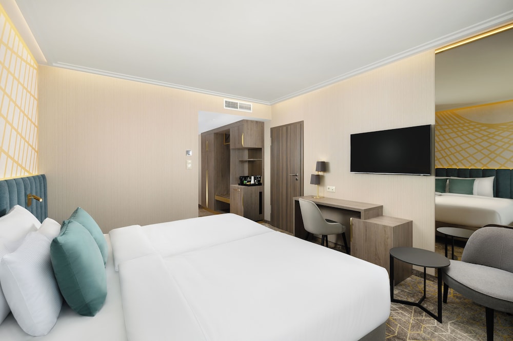 Superior Double or Twin Room photo 3
