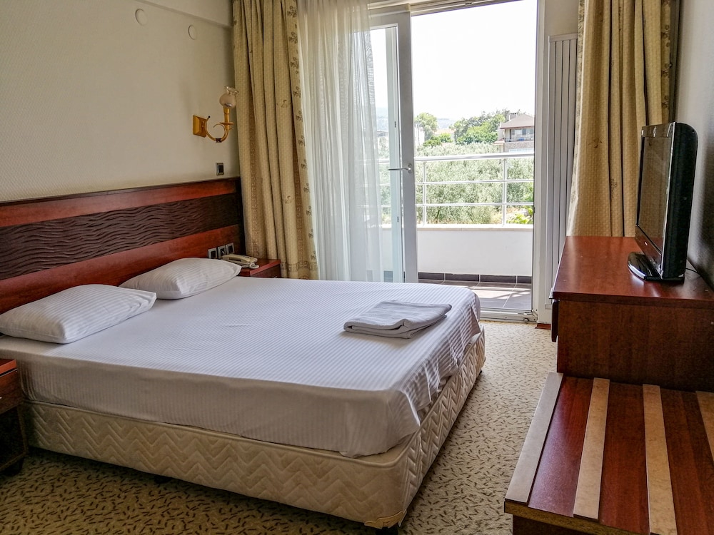 Family Room, Connecting Rooms