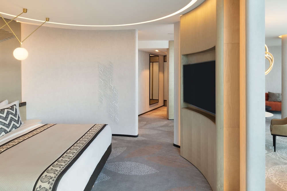 Junior Suite, 1 King Bed - Photo 3