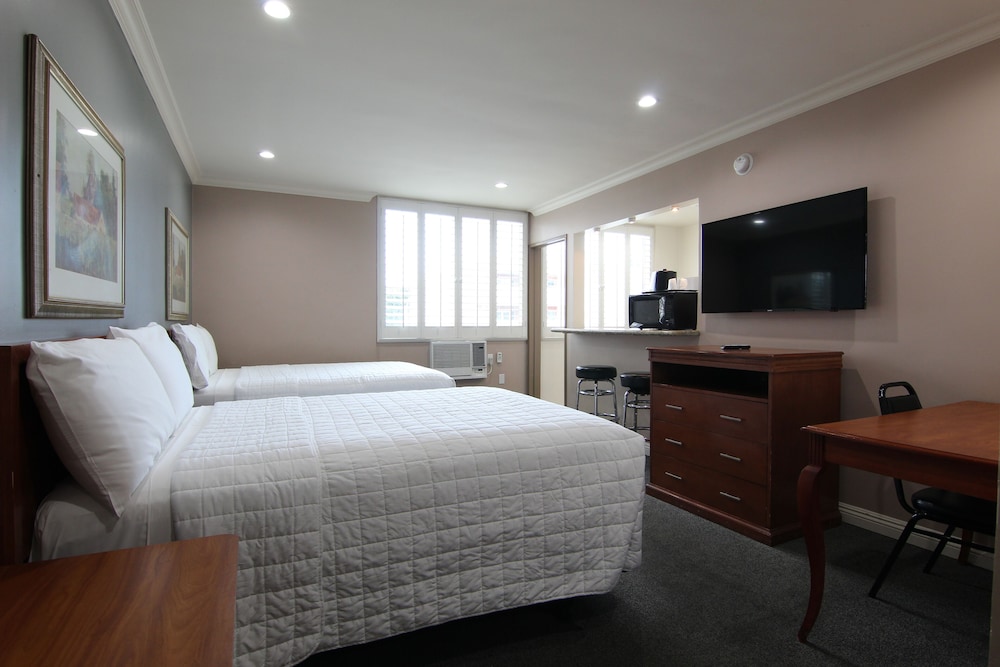 Family Quadruple Room, 2 Double Beds, Kitchen