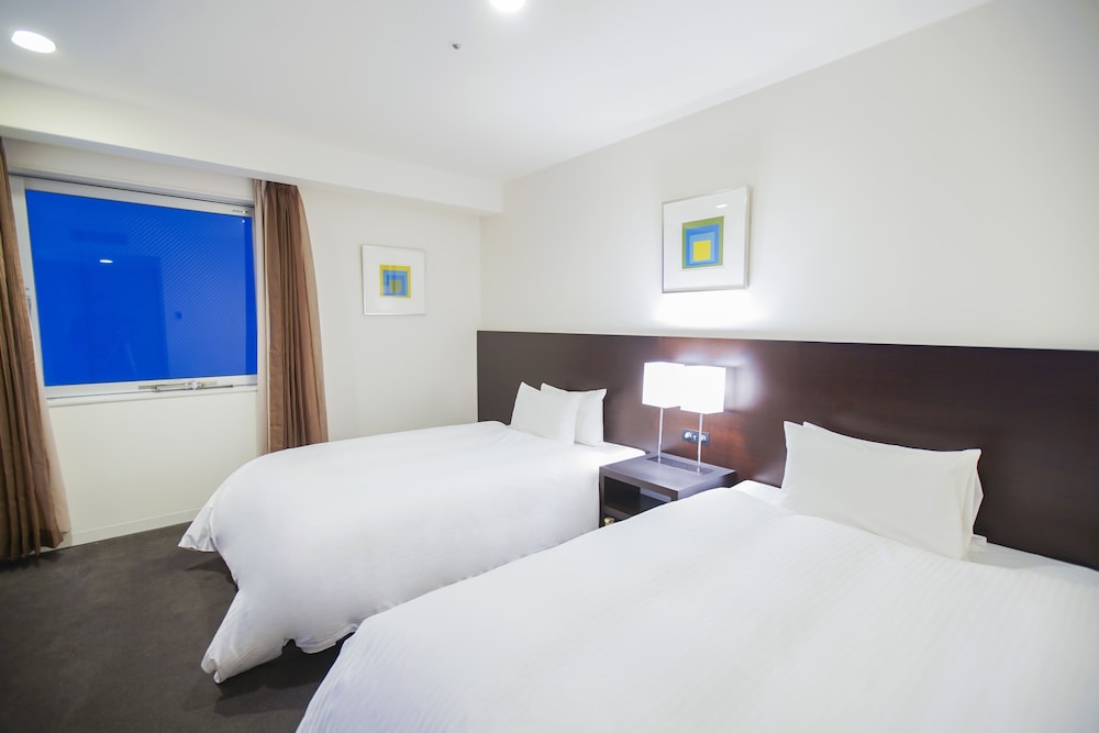[West Building] West Tower Twin Room, Non Smoking (25.9sqm)