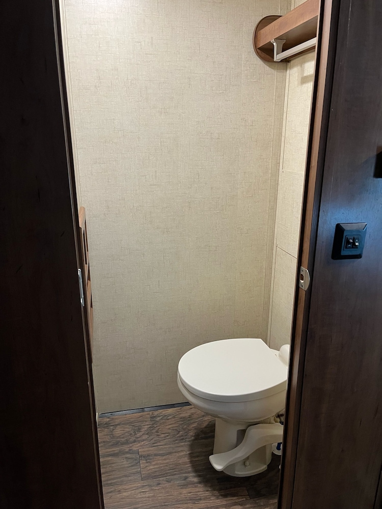 Deluxe Mobile Home photo 2
