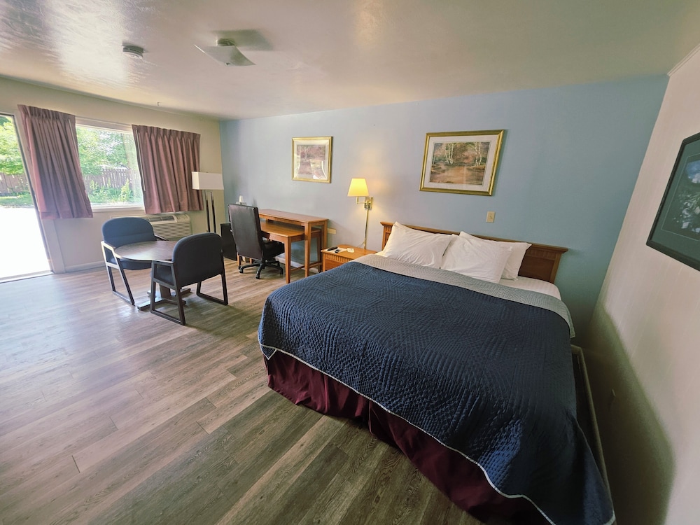 Standard Room, 1 King Bed photo 2