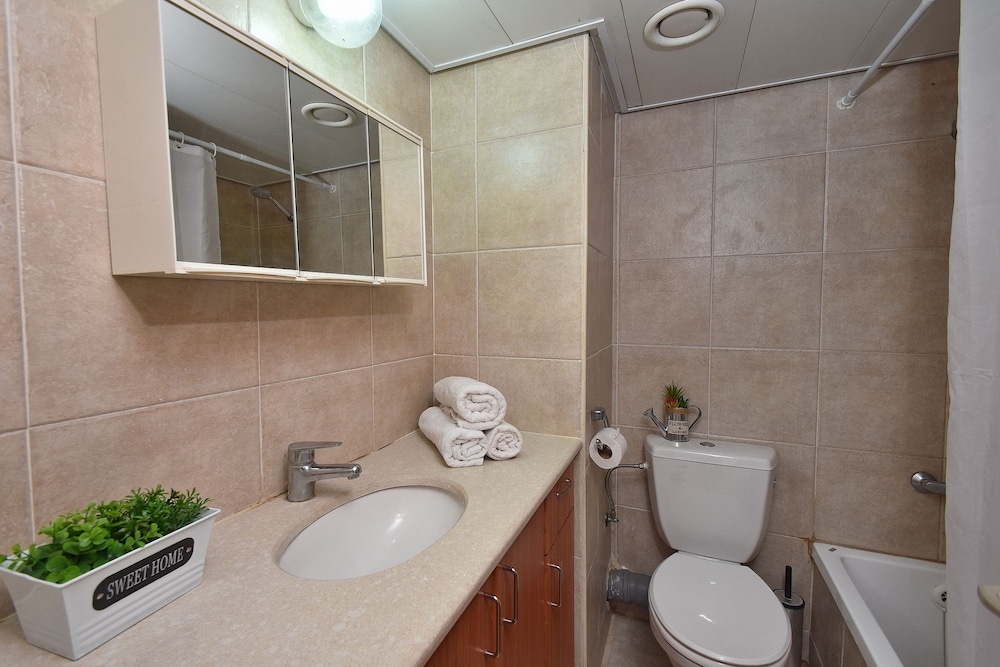 Comfort Apartment, 2 Bedrooms, 2 Bathrooms, Lake View photo 3