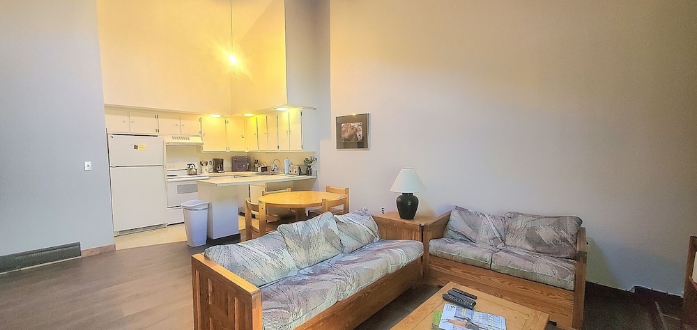 Condo, 2 Bedrooms photo 1
