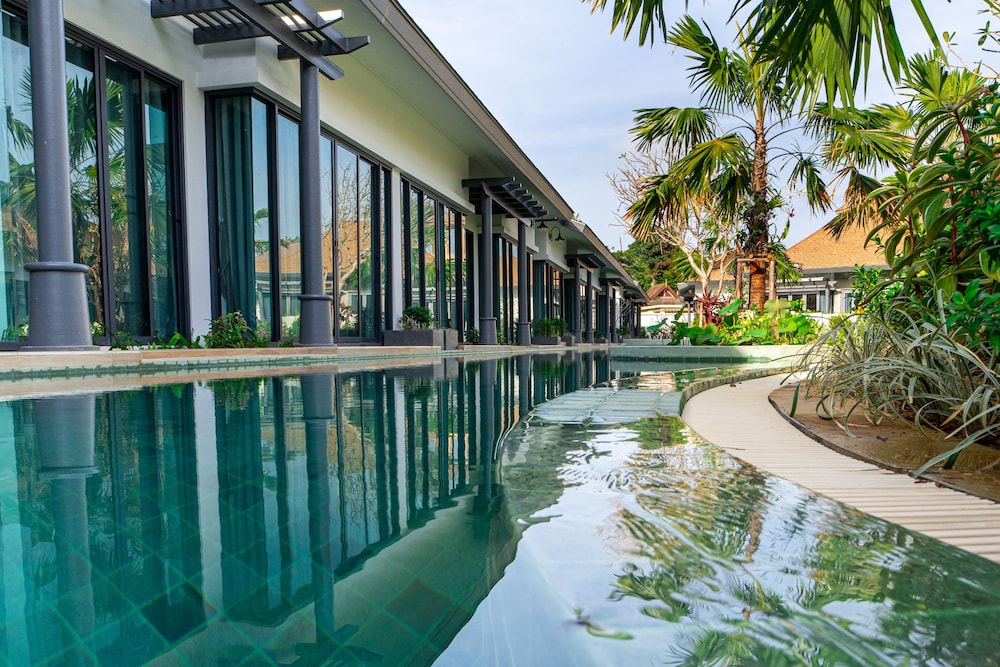 2 Bedrooms Pool Access Villa - Photo 2
