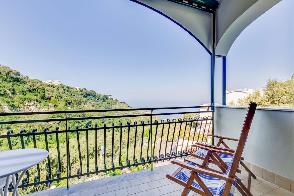 Classic Room, Multiple Beds, Balcony, Sea View - Photo 6