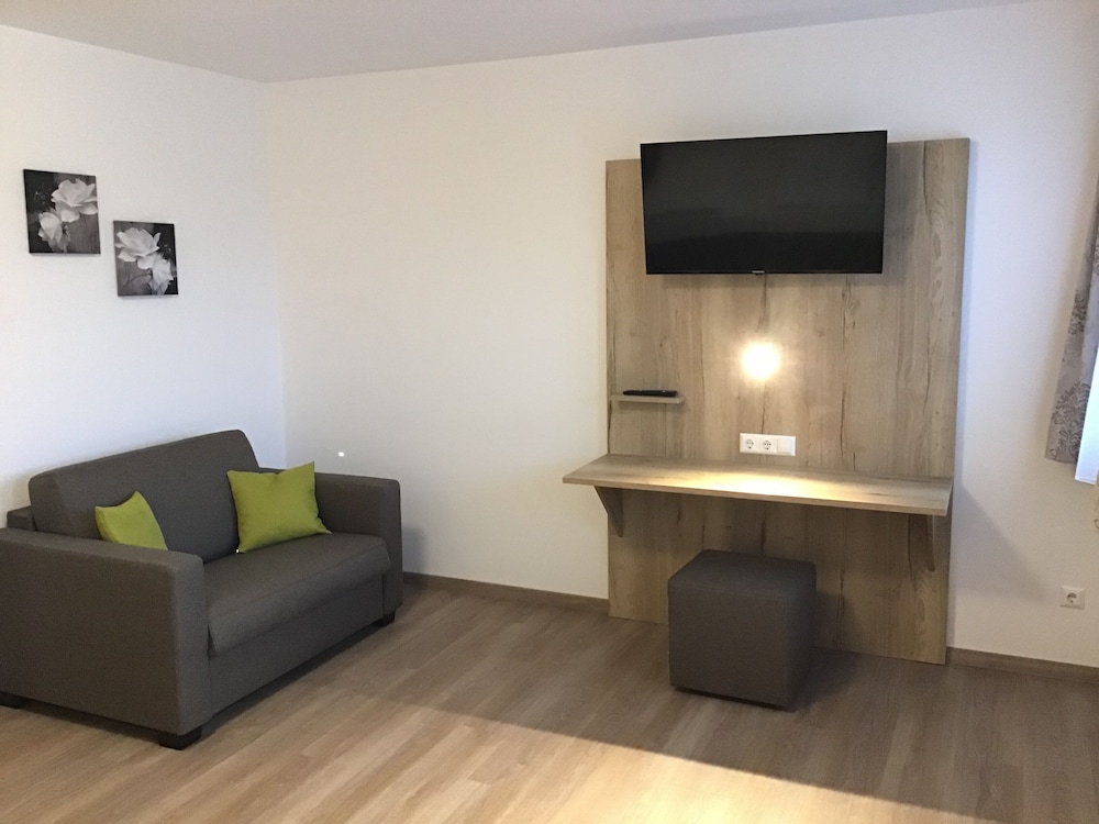 Basic Quadruple Room photo 3