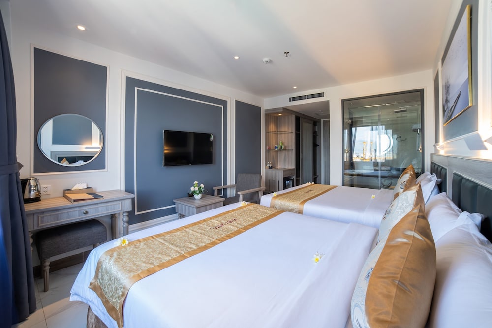 Deluxe Twin Room, City View - Photo 13