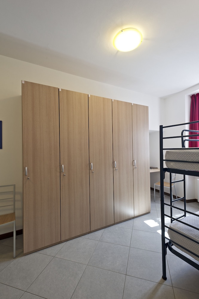 Shared Dormitory, 2 Bedrooms, Ensuite photo 3