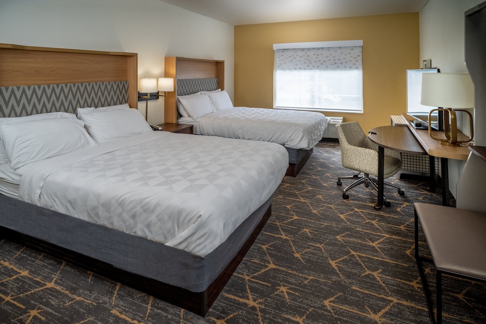 Standard Room, 2 Queen Beds, Hearing Accessible - Photo 3