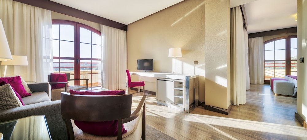 Family Room (2 Adults + 2 Children) - Photo 7