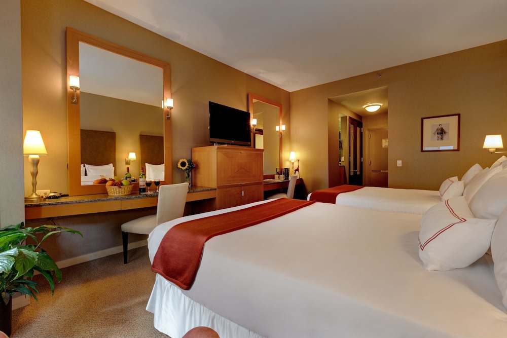 Double Room, 2 Queen Beds, Balcony