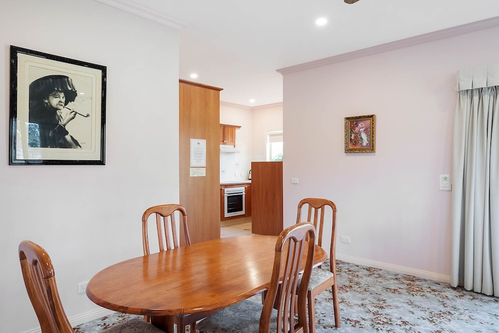 Family Cottage, 2 Bedrooms, 2 Bathrooms, Lake View photo 3