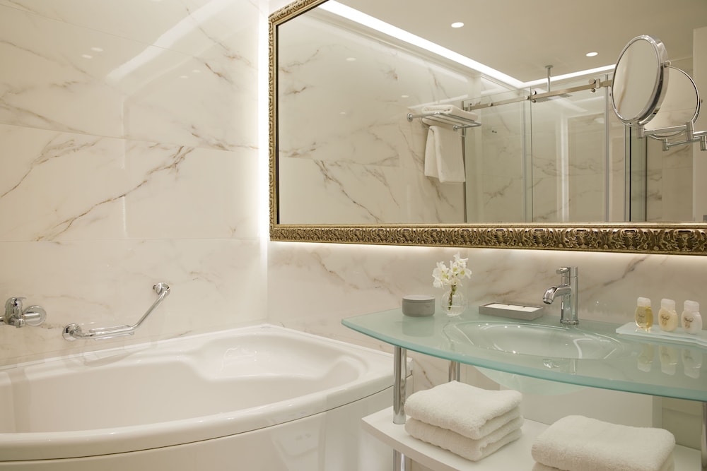 Junior Suite Pool or Sea View photo 3