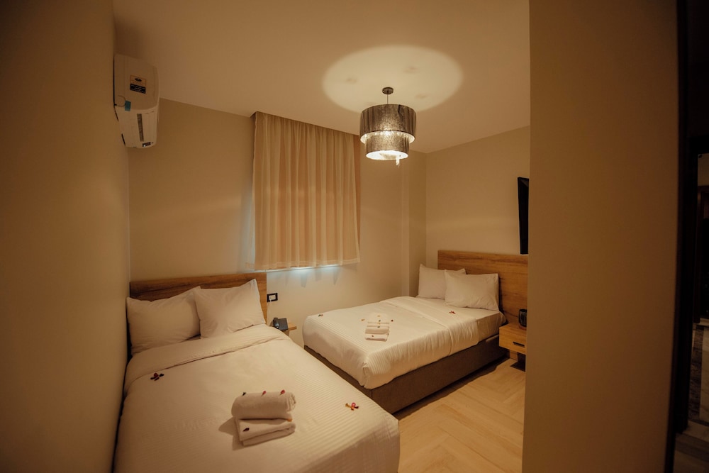 Superior Twin Room, Mountain View photo 3