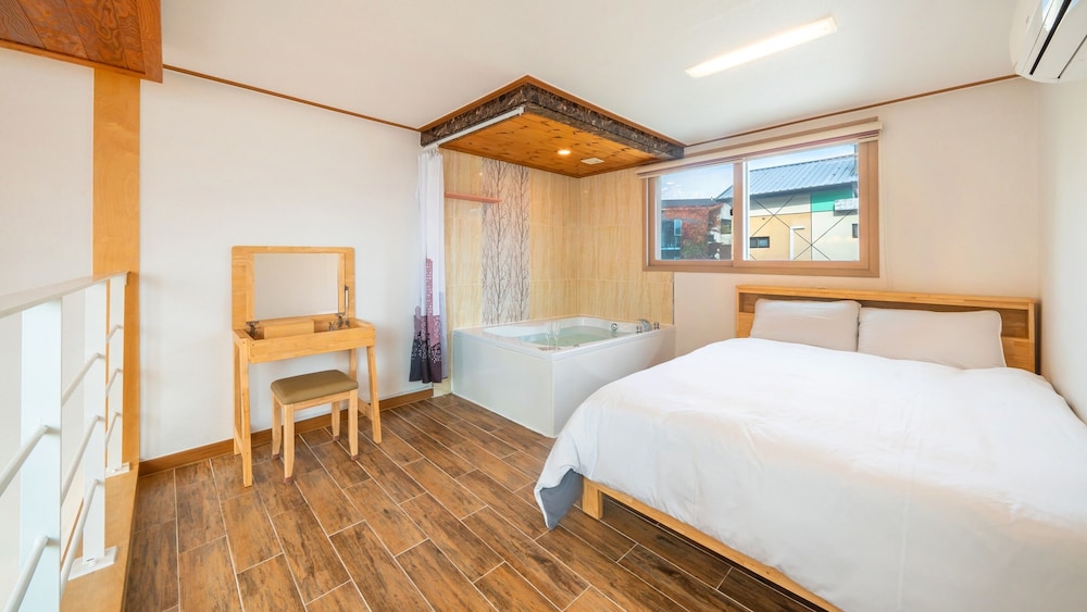 Basic Room, 1 Bedroom (Peppermint (Duplex/Spa/Private BBQ)) - Photo 5