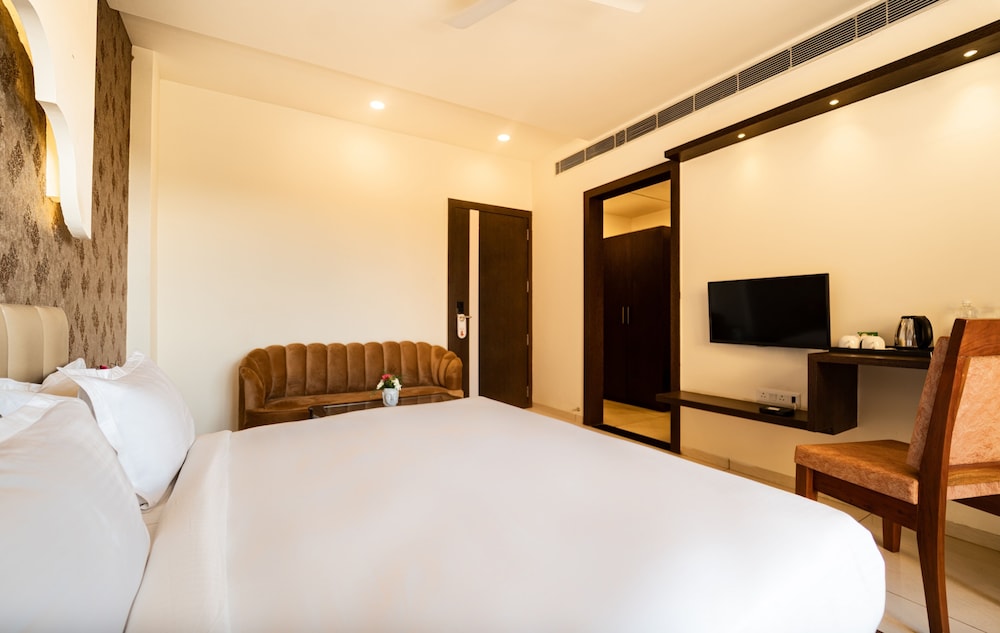 Deluxe Room - Photo 14