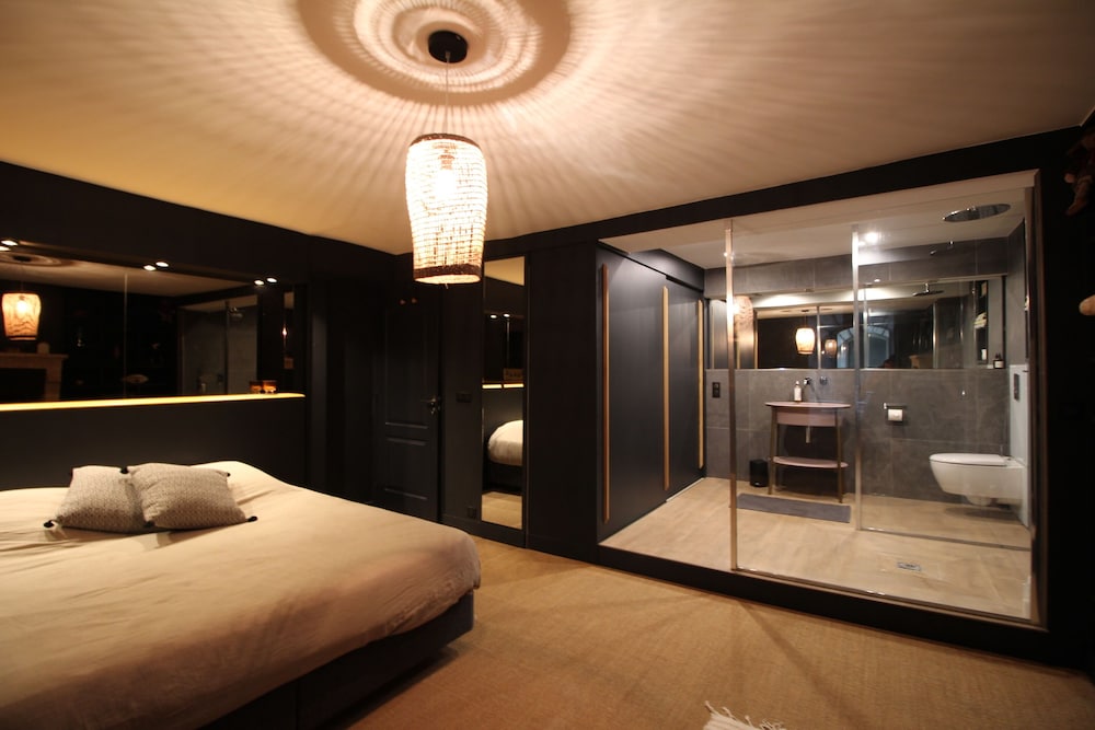 Superior Double Room, Courtyard View (Chambre Grands Hommes)