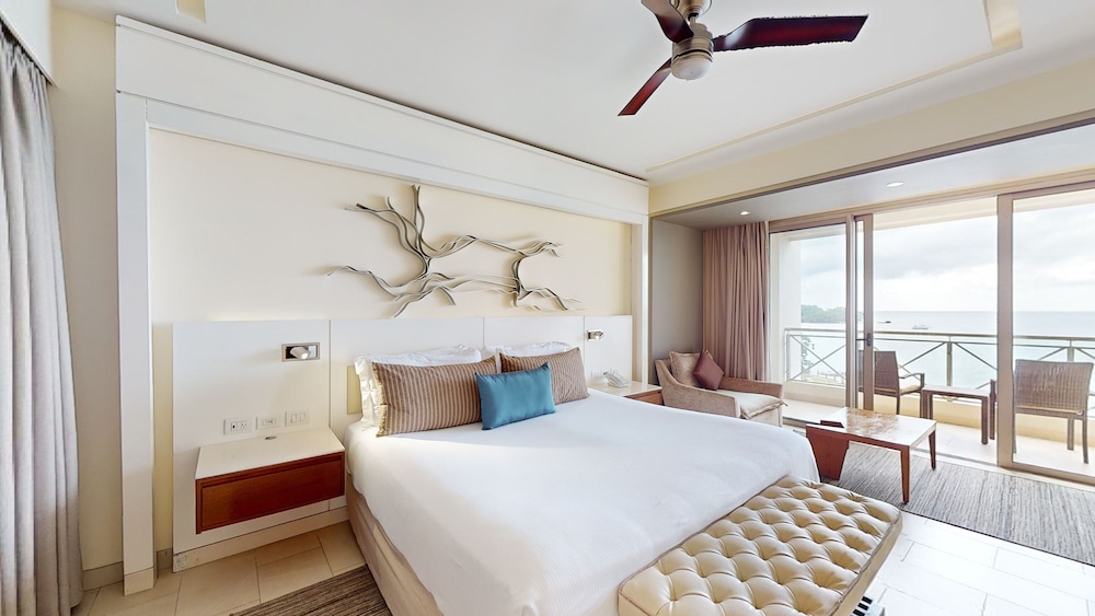 Sunset Ocean View Suite photo 3