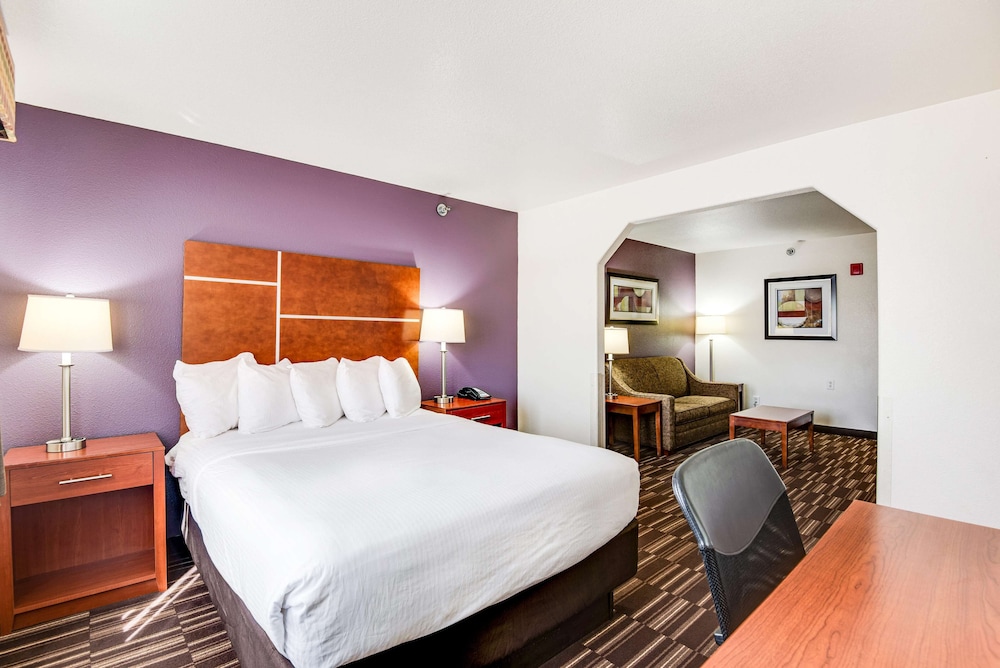 Suite, 1 Queen Bed, Refrigerator & Microwave, Mountain View (with Sofabed)