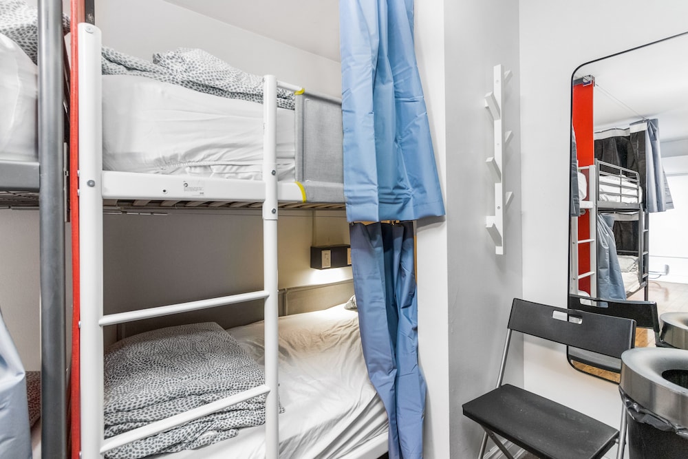Bed in 8-Bed Dorm thumbnail 6
