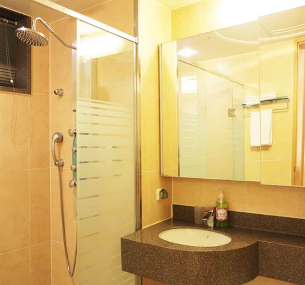 [Mona Breakfast] Family Room+Breakfast (6-9 AM) for 2 @Golf Clubhouse (3-5min. Car Ride) photo 3