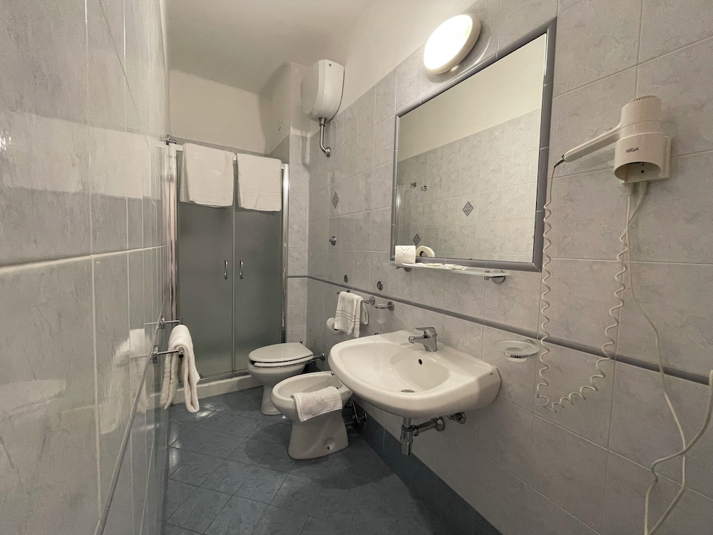 Economy Double Room photo 3