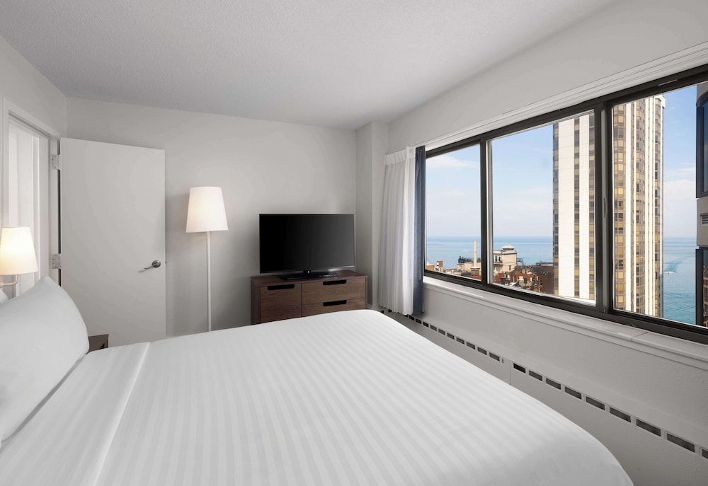 Deluxe Suite, Multiple Beds, Lake View (King and Queen Bed)
