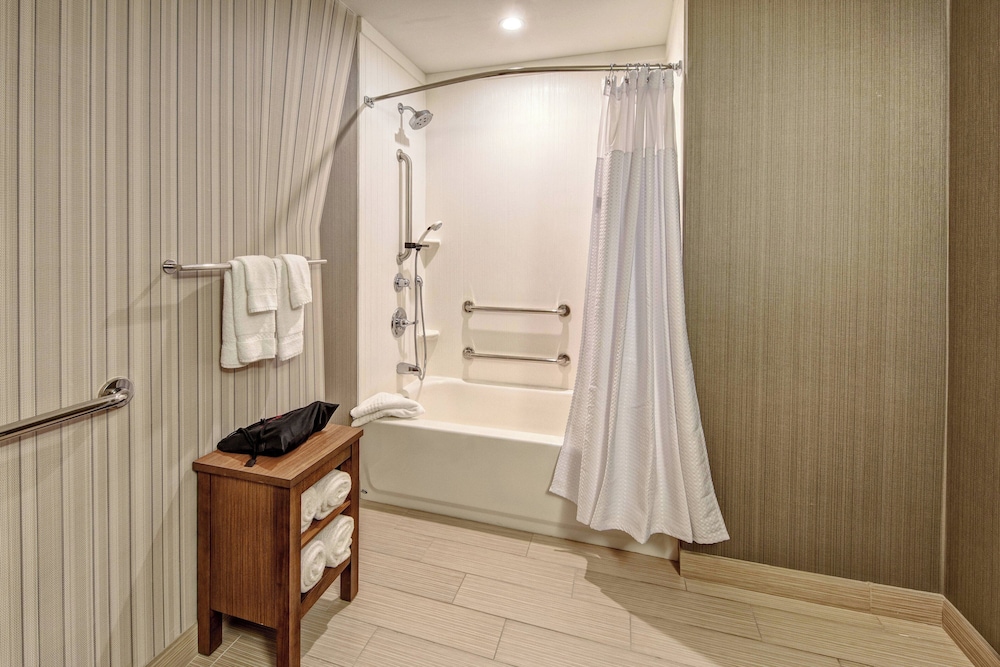Suite, 1 King Bed with Sofa bed, Roll-in Shower (Hearing Accessible) photo 3