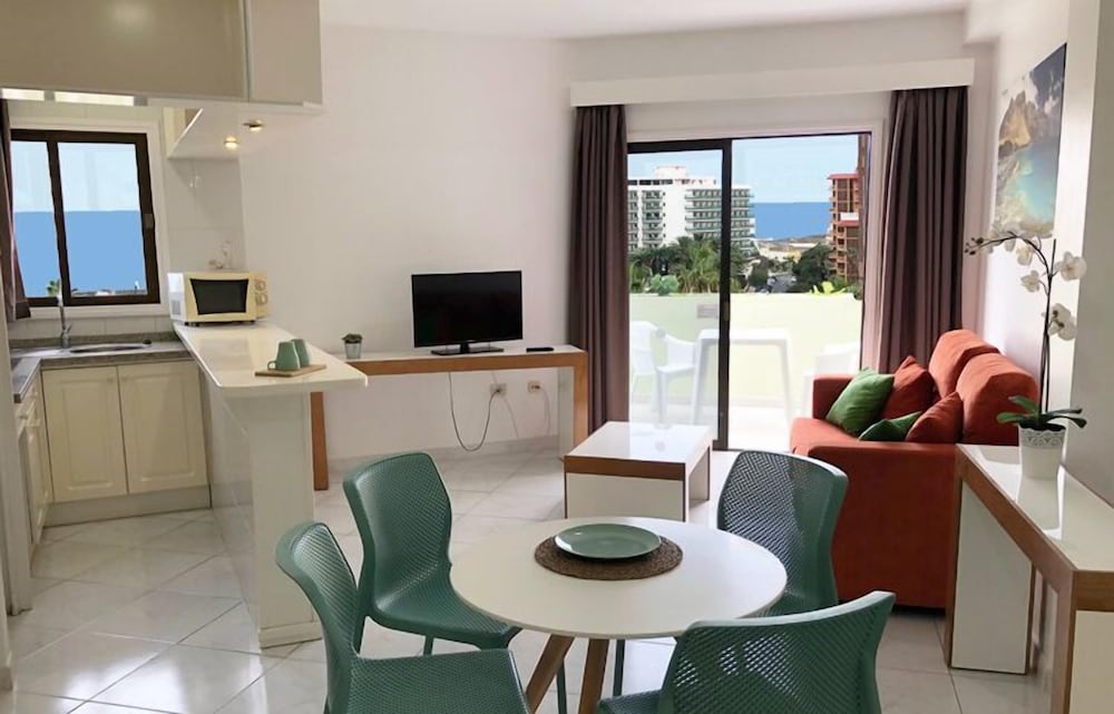 Apartmento, 2 Habitaciones, Vista A La Calle