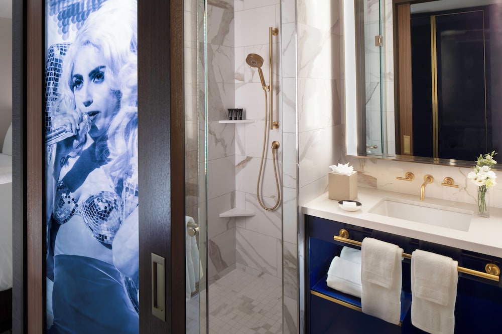 Deluxe Queens, 2 Queen Beds - Photo 4