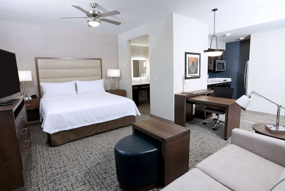 Studio, 1 King Bed, Accessible, Bathtub (Mobility & Hearing) photo 3