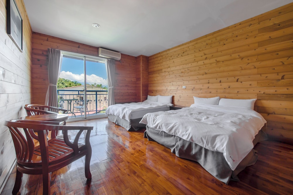 Quadruple Room with Mountain View - Photo 3