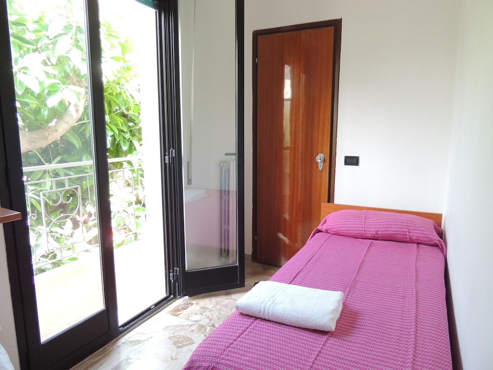 Single Room, Balcony, Partial Sea View (2) photo 1