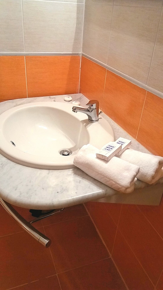 Junior Quadruple Room, 2 Bedrooms, Ensuite photo 3
