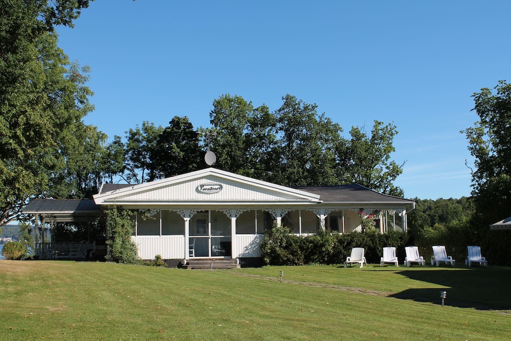 Villa, 4 Bedrooms, Lake View, Lakeside photo 1