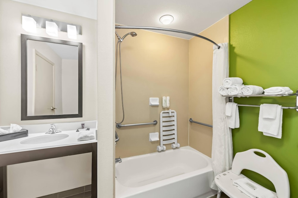 Room, 2 Queen Beds, Accessible, Non Smoking - Photo 7