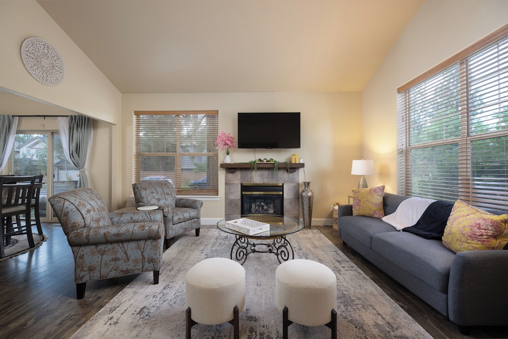 House, Multiple Beds, Patio, Garden View (Hollygrape Hideaway)