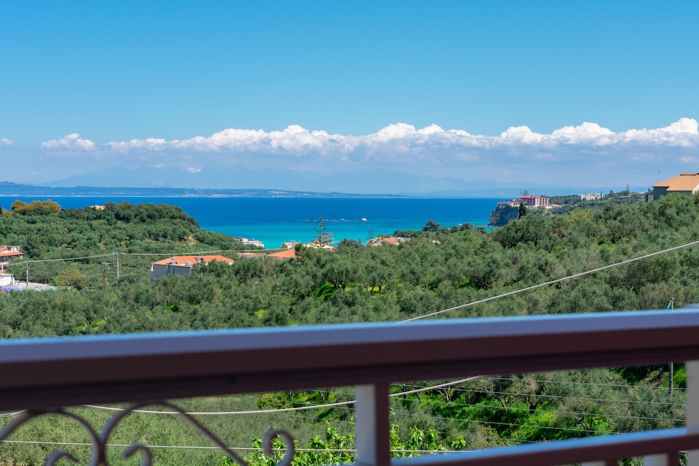 Deluxe Double Room, 1 Double Bed, Sea View - Photo 5