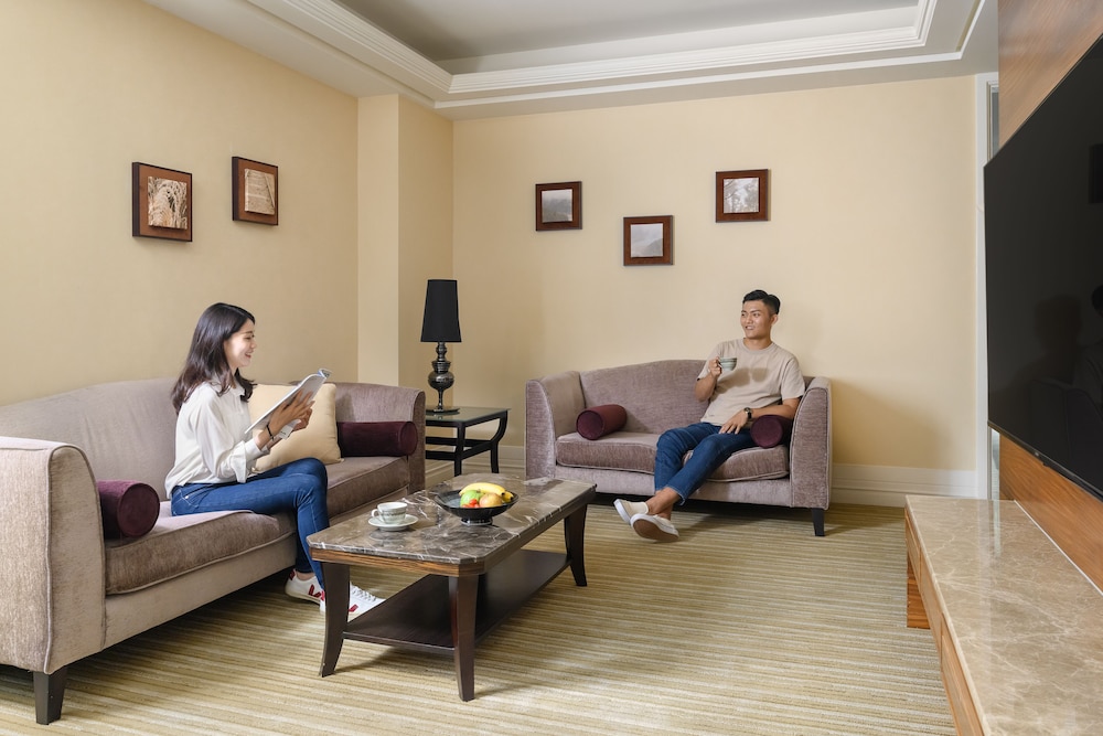 European Suite - Photo 2