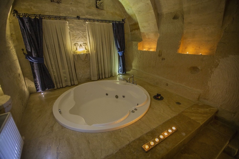 Honeymoon Suite (Cave) photo 2