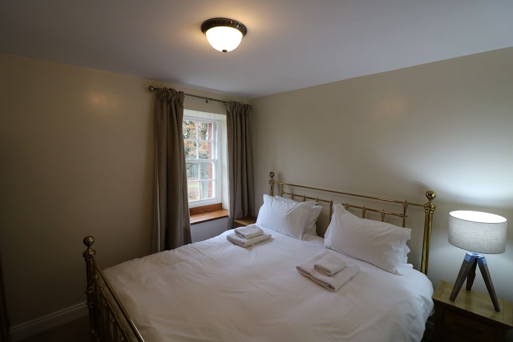 Comfort Cottage, 2 Bedrooms, Courtyard View photo 3